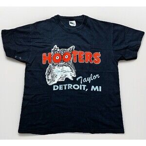 Vintage Hooters T-Shirt Mens Large Black Taylor Detroit Michigan MI 90s